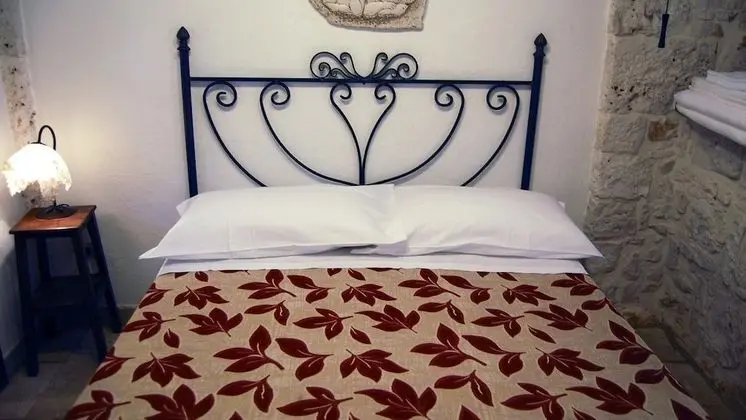 Tek Büyük Yataklı Oda, Küçük Mutfak (Trullo)