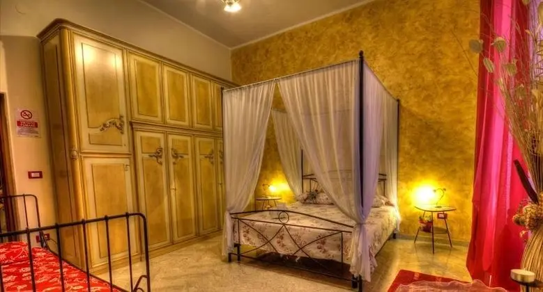 Tek Büyük Yataklı Oda (Private bathroom Not in Room)