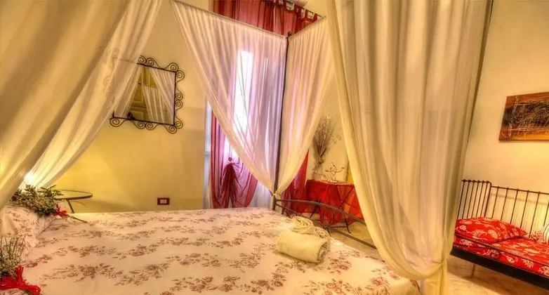 Tek Büyük Yataklı Oda (Private bathroom Not in Room)