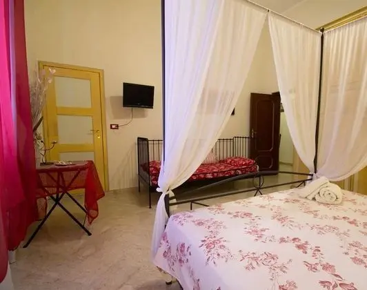 Tek Büyük Yataklı Oda (Private bathroom Not in Room)