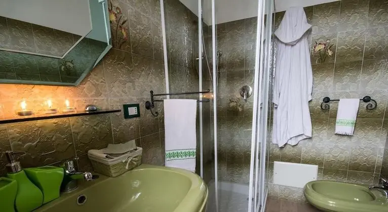 Tek Büyük Yataklı Oda (Private bathroom Not in Room)