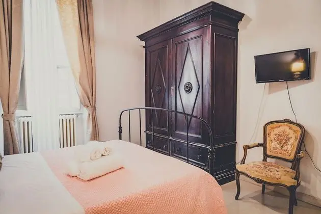 Basic Tek Büyük veya İki Ayrı Yataklı Oda, Ortak Banyo