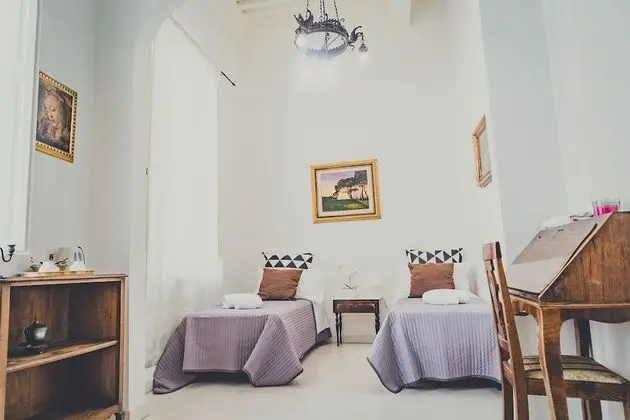 Basic Tek Büyük veya İki Ayrı Yataklı Oda, Ortak Banyo
