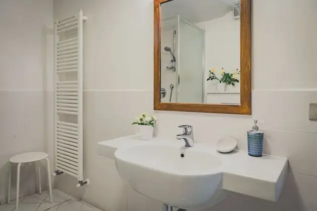 Basic Tek Büyük veya İki Ayrı Yataklı Oda, Ortak Banyo