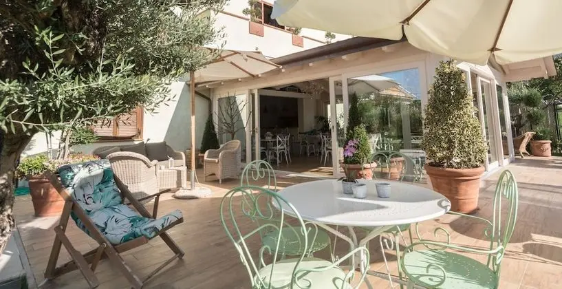 Family Dört Kişilik Oda, Birden Çok Yatak, Özel Banyo, Bahçe Manzaralı (Rita)