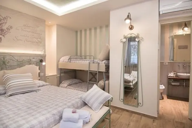 Family Dört Kişilik Oda, Birden Çok Yatak, Özel Banyo, Havuz Manzaralı (Angela)