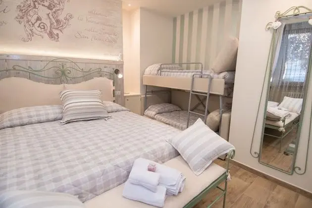 Family Dört Kişilik Oda, Birden Çok Yatak, Özel Banyo, Havuz Manzaralı (Angela)