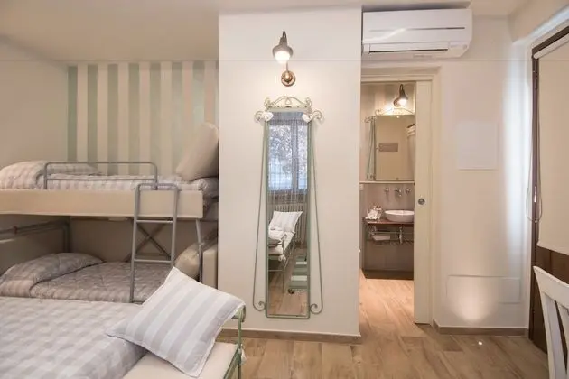 Family Dört Kişilik Oda, Birden Çok Yatak, Özel Banyo, Havuz Manzaralı (Angela)