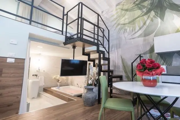 Luxury Süit, Birden Çok Yatak, Sıcak Su Havuzu, Avlu Manzaralı (Raphael)