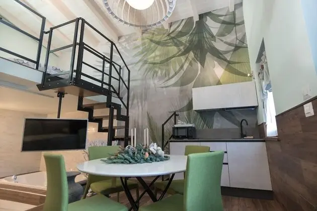 Luxury Süit, Birden Çok Yatak, Sıcak Su Havuzu, Avlu Manzaralı (Raphael)