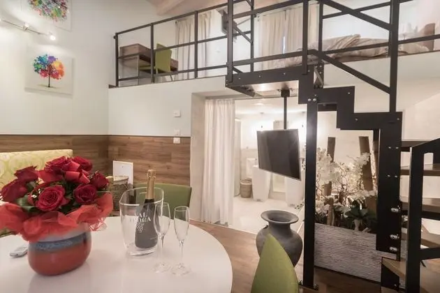 Luxury Süit, Birden Çok Yatak, Sıcak Su Havuzu, Avlu Manzaralı (Raphael)