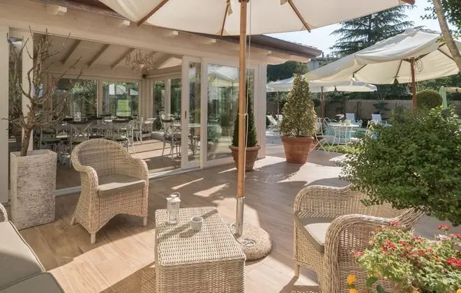 Luxury Süit, Birden Çok Yatak, Sıcak Su Havuzu, Avlu Manzaralı (Raphael)