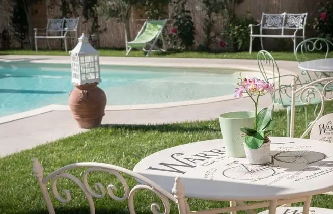 Luxury Süit, Birden Çok Yatak, Sıcak Su Havuzu, Avlu Manzaralı (Raphael)