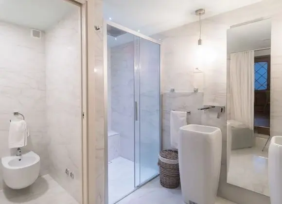 Luxury Süit, Birden Çok Yatak, Sıcak Su Havuzu, Avlu Manzaralı (Raphael)