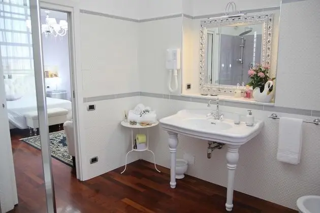 Deluxe Süit, 1 En Büyük (King) Boy Yatak, Banyolu/Duşlu, Havuz Manzaralı