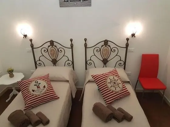 Tek Büyük veya İki Ayrı Yataklı Oda, Ortak Banyo