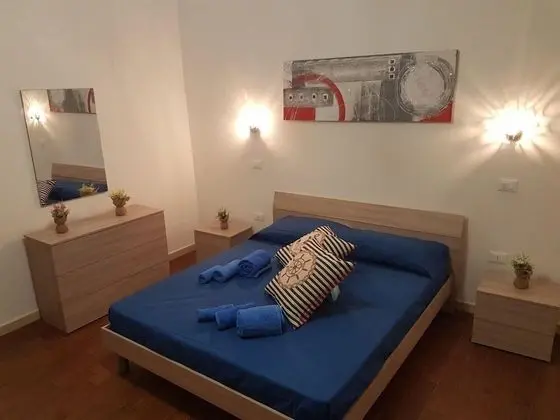 Tek Büyük veya İki Ayrı Yataklı Oda, Ortak Banyo