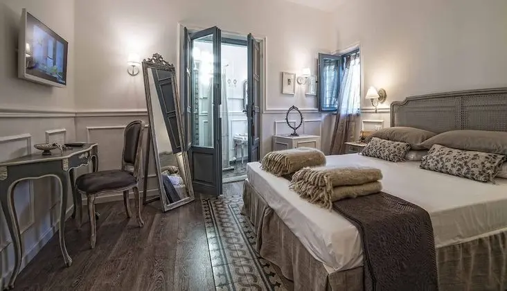 Deluxe Tek Büyük Yataklı Oda, Özel Banyo, Bahçeli (Nòstos)