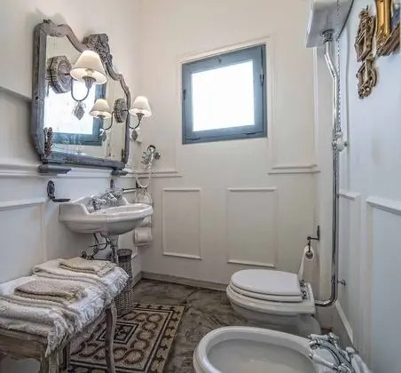 Deluxe Tek Büyük Yataklı Oda, Özel Banyo, Bahçeli (Nòstos)
