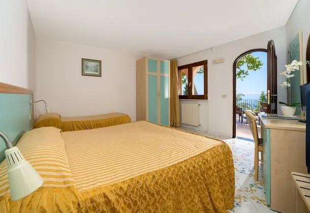 Standard Üç Kişilik Oda, Deniz Manzaralı