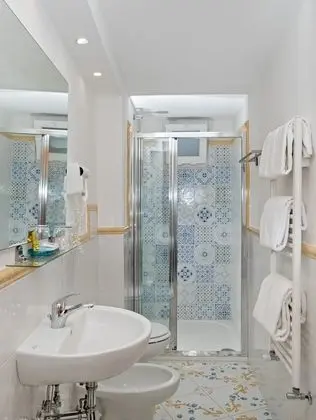 Standard Üç Kişilik Oda, Deniz Manzaralı