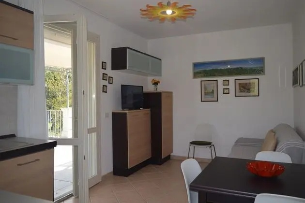 Family Apart Daire, 1 Çift Kişilik Yatak ve Çekyat, Bahçeli (Il Glicine 2)