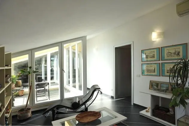 Süit, Deniz Manzaralı (Attic)