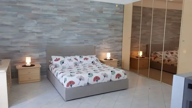 Dört Kişilik Oda, Deniz Manzaralı