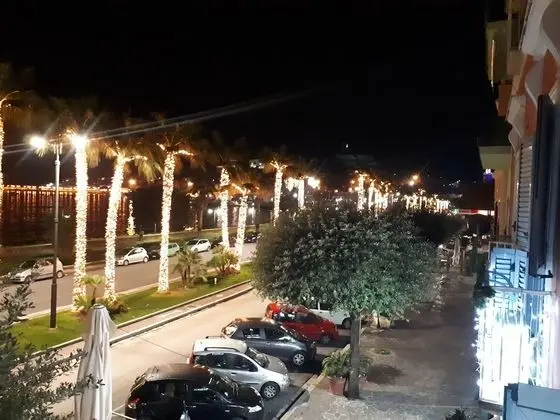 Dört Kişilik Oda, Deniz Manzaralı