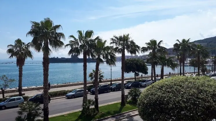 Dört Kişilik Oda, Deniz Manzaralı