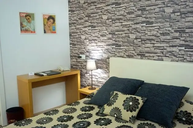 Büyük Yataklı Tek Kişilik Oda