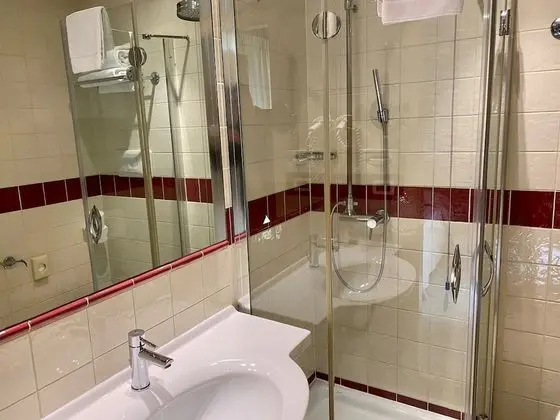 Büyük Yataklı Tek Kişilik Oda