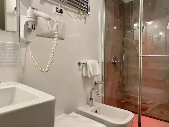 Büyük Yataklı Tek Kişilik Oda