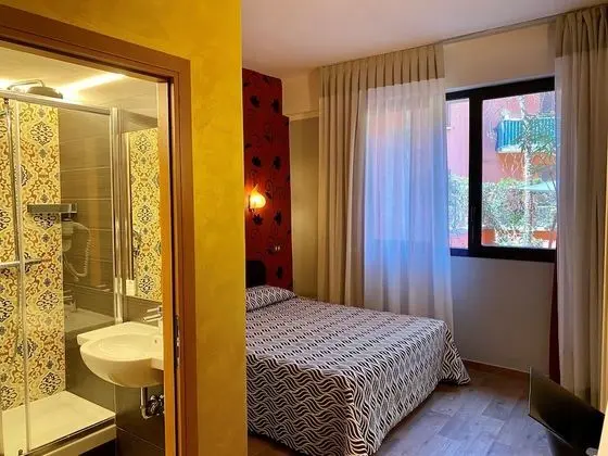 Superior Büyük Yataklı Tek Kişilik Oda