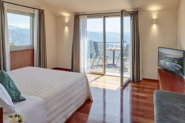 Deluxe Tek Büyük Yataklı Oda, Teras, Deniz Manzaralı