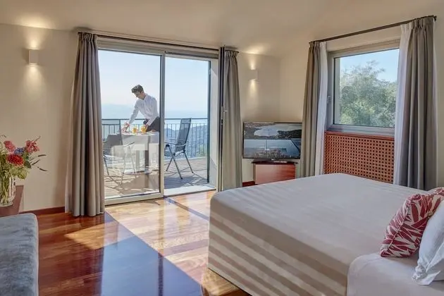 Deluxe Tek Büyük Yataklı Oda, Teras, Deniz Manzaralı