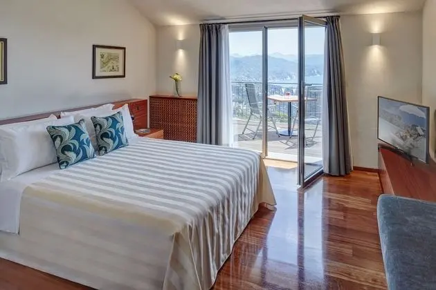 Deluxe Tek Büyük Yataklı Oda, Teras, Deniz Manzaralı