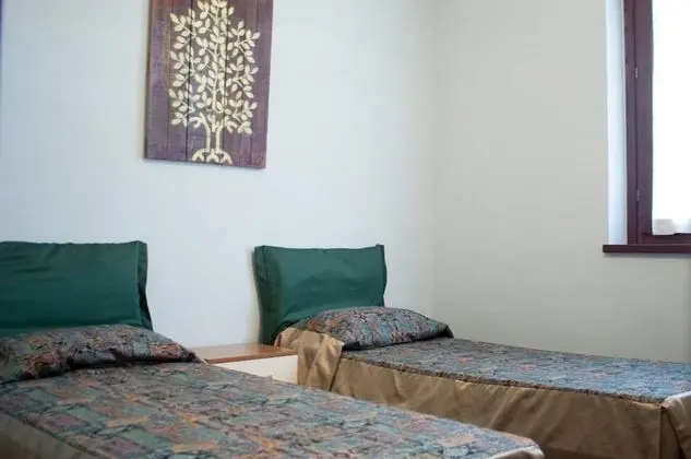 İki Ayrı Yataklı Oda, Ortak Banyo