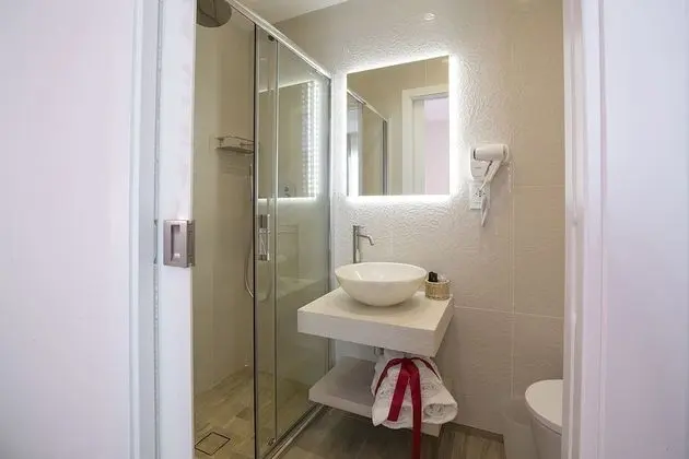 Tek Büyük Yataklı Oda (Corallo)