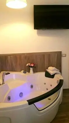 Tek Büyük Yataklı Oda (Mughetto)