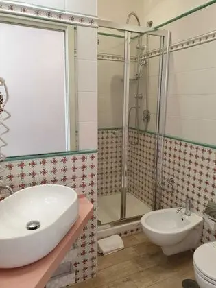 Comfort Tek Büyük veya İki Ayrı Yataklı Oda (1)