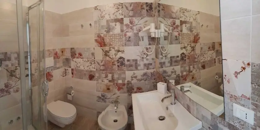 Tek Büyük veya İki Ayrı Yataklı Oda (3)