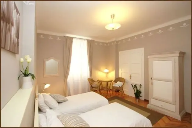 Tek Büyük veya İki Ayrı Yataklı Oda, Sigara İçilmez, Ortak Banyo (Tulipano)