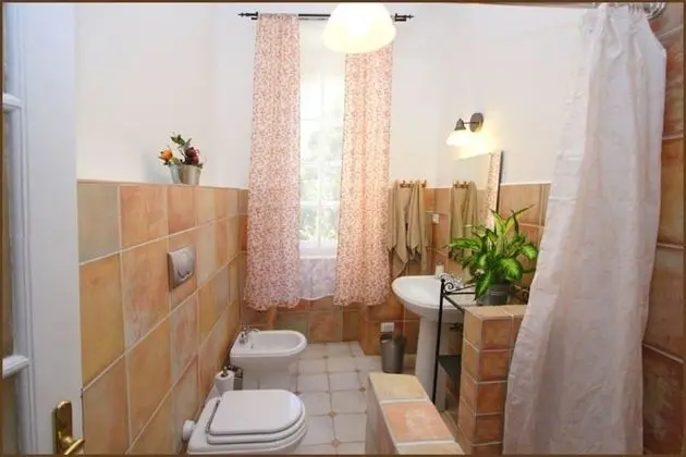 Tek Büyük veya İki Ayrı Yataklı Oda, Sigara İçilmez, Ortak Banyo (Tulipano)