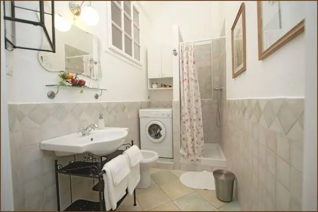 Tek Büyük Yataklı Oda, Sigara İçilmez, Özel Banyo (Non ti scordar di me )