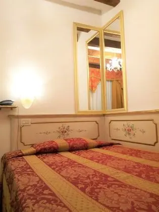 Büyük Yataklı Tek Kişilik Oda