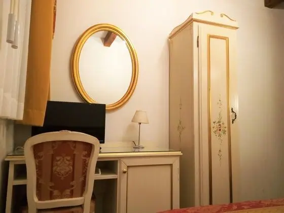 Büyük Yataklı Tek Kişilik Oda