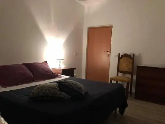 Tek Büyük veya İki Ayrı Yataklı Oda, Ortak Banyo