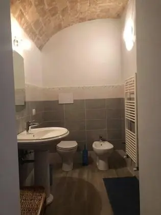 Tek Büyük veya İki Ayrı Yataklı Oda, Ortak Banyo