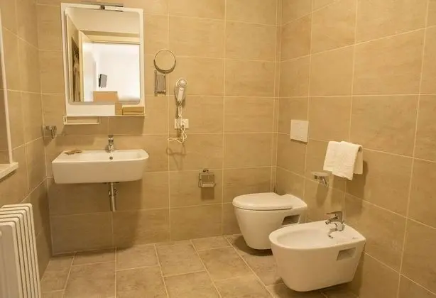 Üç Kişilik Oda, Birden Çok Yatak, Sigara İçilmez